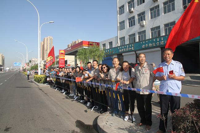 1579400384916577.jpg 鋼興公司齊心協(xié)力護航包頭首屆馬拉松賽1.jpg